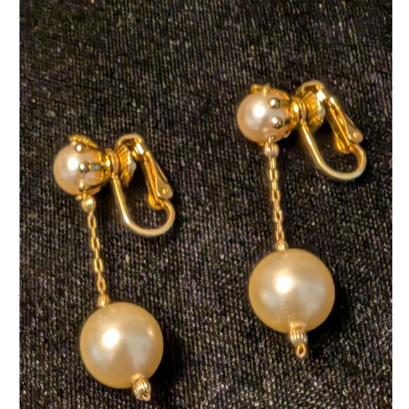 Three Pair Cream Theme Vintage Clip On & Screw On Earrings - Picture 4 of 6